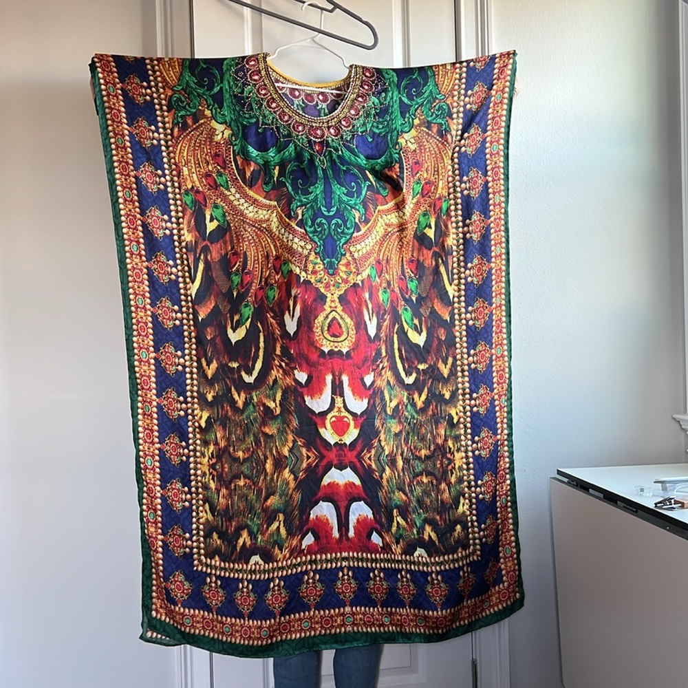 kaftan bought in Dubai - os - feels like silk not sure of actual material - Picture 2 of 2